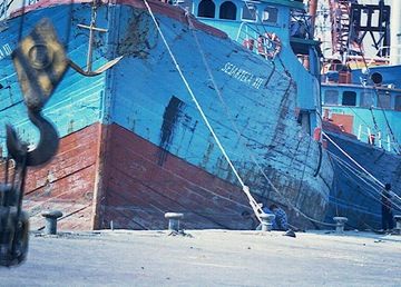 Jakarta, Ship
