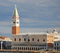 In Venice, Will Tourists Put up With the Advertising ‘Bombardment’?