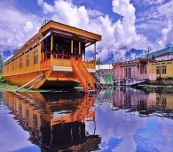 An End for Kashmir’s ‘Mughal Palaces on Water’?