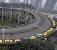 Photo You Must See: The Thin Yellow Line in Chongqing