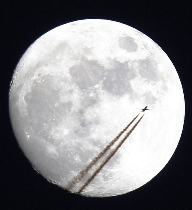 plane moon air